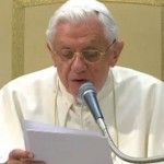 Bento XVI reflete sobre a oração que Jesus faz no alto da cruz