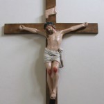 Monsenhor comenta decisão sobre retirada de símbolos religiosos