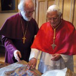 Bento XVI e primaz da Igreja Anglicana rezam juntos em Roma
