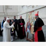 Papa abençoa símbolo do Encontro Mundial das Famílias