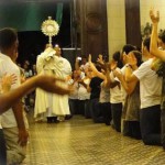 Jovens adoradores realizam 6ª vigília pela JMJ 2013