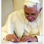Bento XVI diz que se deve ler a Bíblia à luz da tradição