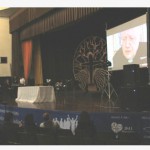Jovens acompanham mensagem de Dom Celli por vídeo conferência