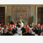 Bento XVI almoça com membros do Colégio Cardinalício