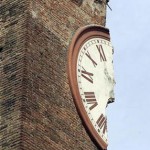 Italianos dormem na rua por medo de novos terremotos
