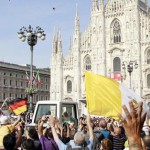 Em sua chegada a Milão, Papa pede solidariedade aos necessitados