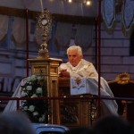 Papa destaca valor da Adoração Eucarística