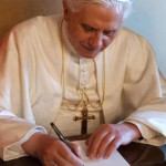Bento XVI escreve último livro da obra