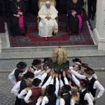 Papa é homenageado com apresentação musical em Castel Gandolfo