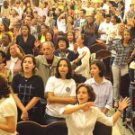 Jovens adoradores realizam 10ª vigília pela JMJ 2013