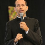 A Igreja acontece no dia a dia de cada pessoa, diz padre Paulo