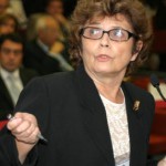 Médica fala sobre desafio de conciliar medicina e fé