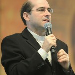 Padre comenta vida em sociedade à luz da doutrina social