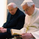 Pe. Georg Ratzinger comemora 90 anos ao lado do irmão, Bento XVI