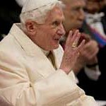 Participação de Bento XVI é aguardada na canonização