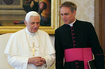Secretário de Bento XVI recorda renúncia