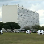 Protesto lembra mortos nas construções de estádios da Copa