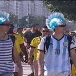 Torcedores e protestos ocupam ruas do Rio no início da Copa