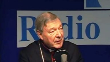 Papa não quer demissões, explica cardeal George Pell