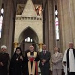 Líderes religiosos vão à Catedral da Sé para rezar pela paz