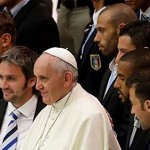 Papa se encontra com jogadores da Partida inter-religiosa pela paz