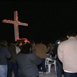 Fiéis sobem montanha no RJ para um “encontro com Deus”