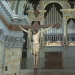 Fiéis veneram relíquia da Cruz de Cristo na Terra Santa