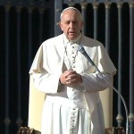 Pequenos passos levam à santidade, diz Papa na catequese