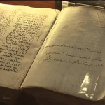 Na Terra Santa, manuscritos antigos são expostos para visitantes