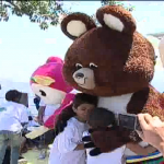 No Rio, Mascotes olímpicos visitam o Pão de Açucar