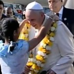 Multidão acolhe o Papa Francisco no Sri Lanka