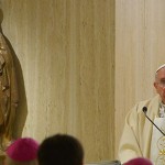 Em Missa, Papa reza pelas vítimas do atentado em Paris