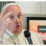 Liberdade de expressão não justifica ofensas à fé, diz Papa
