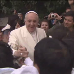 Papa visita paróquia e acampamento de imigrantes em Roma
