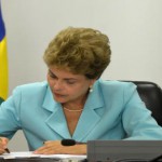 Dilma assina decreto que concede indulto de Natal
