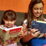 Padre fala sobre benefícios de ler a Bíblia para crianças