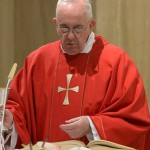 Caminho da Cruz nos leva a vencer as seduções do mal, diz Papa