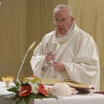 Papa diz não ao controle da salvação: amor de Deus é gratuito