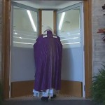 Papa abre Porta Santa da Caridade em albergue da Caritas