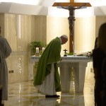 Papa: a oração faz milagres e impede que o coração endureça