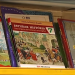 Pais optam por comprar livros usados na volta às aulas