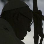 Papa Francisco preside Via-sacra no Coliseu de Roma