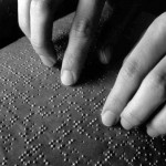 Dia Nacional do Braille: sistema aliado à tecnologia auxilia cegos