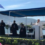 Papa chega à ilha grega de Lesbos para visitar refugiados