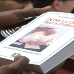 Livro conta detalhes do pontificado de Bento XVI