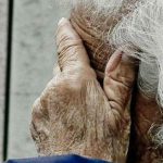 Assistente social explica o que agrava a violência contra idosos