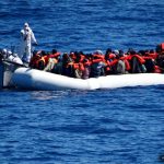 Mais de 900 imigrantes desembarcam na Itália