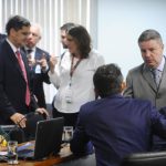Comissão aprova relatório favorável ao impeachment de Dilma