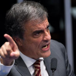 Defesa de Dilma vai ao STF com liminar para anular impeachment