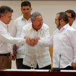 Acordo de paz histórico entre governo colombiano e as Farc é assinado